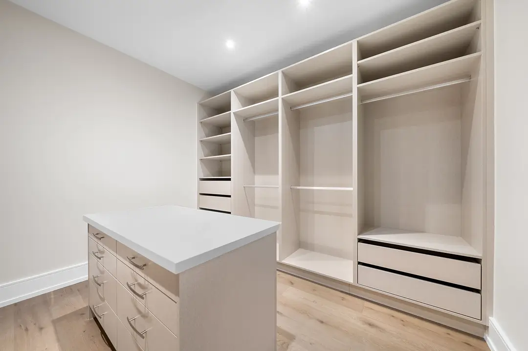 Lancelot — Walk-In Closet System