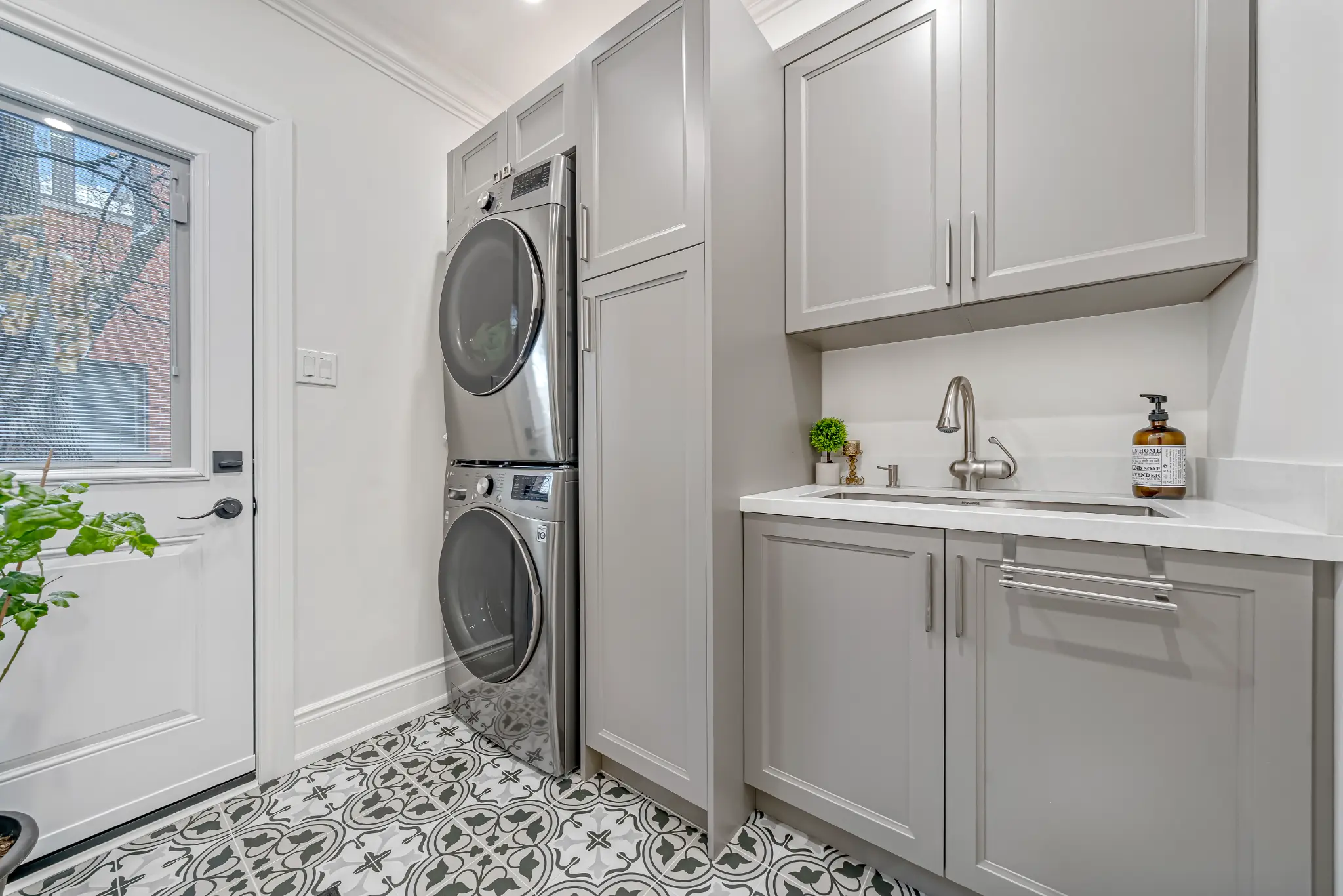 Tomken — Custom Laundry Room
